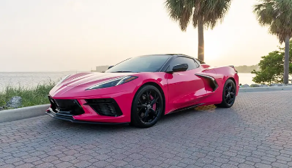 Chevrolet Corvette C8 – Pink on Red