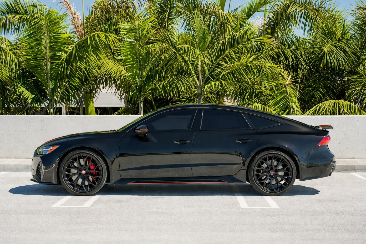 Audi RS7 – Mythos Black Metallic on Beige