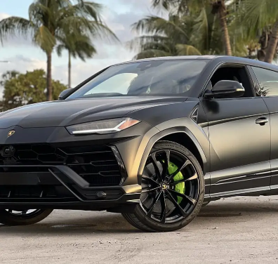 Lamborghini Urus – Black on Green & Black 