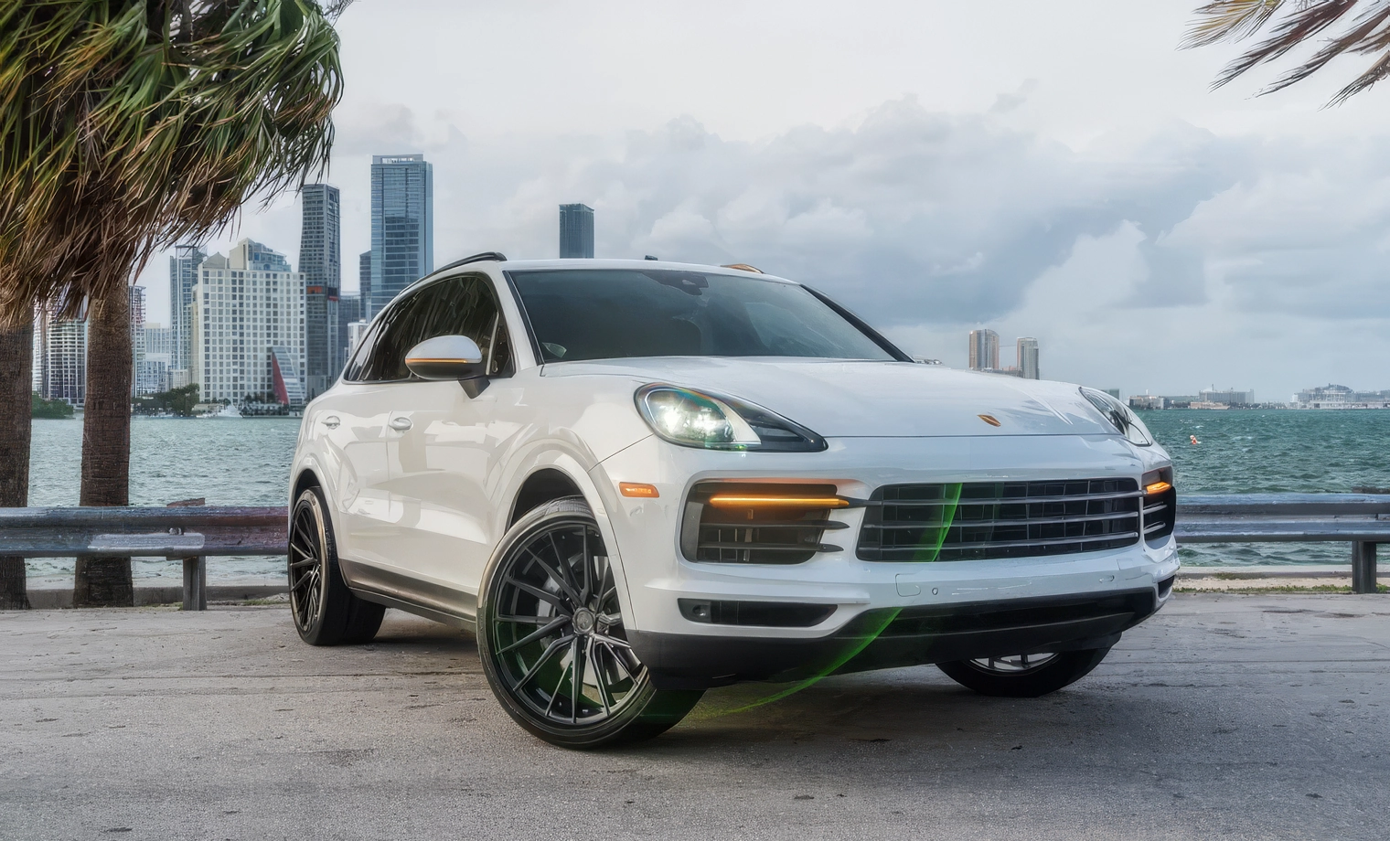 Porsche Cayenne S – Carrara White Metallic on Black & Carmine Red