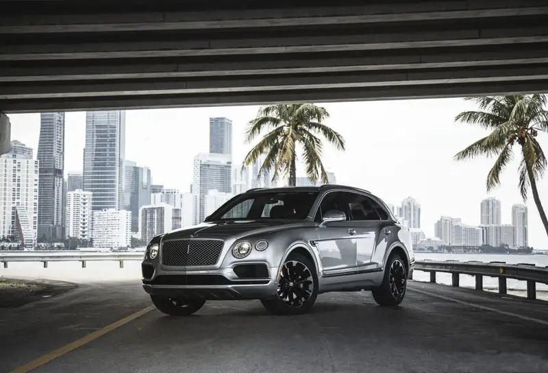 Bentley Bentayga – Silver on Black