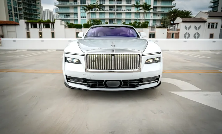 Rolls-Royce Spectre — White on White