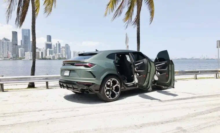 Lamborghini Urus – Matte Green on Black