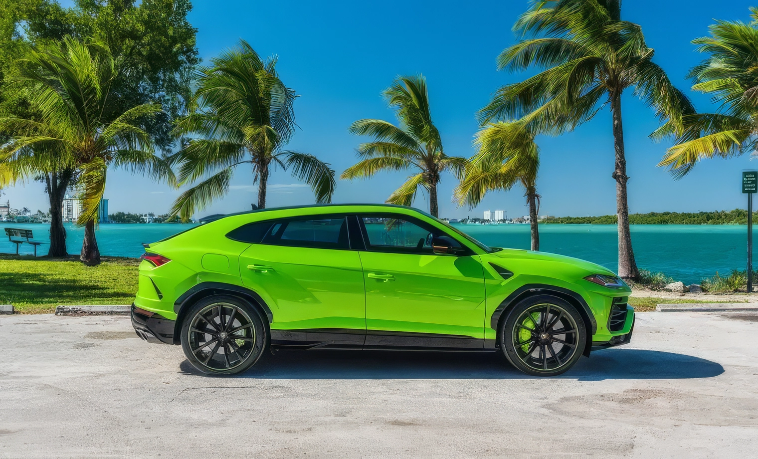 Lamborghini Urus – Verde Mantis on Nero Ade & Verde Mantis (Neon Lime Green on Black & Lime Green)
