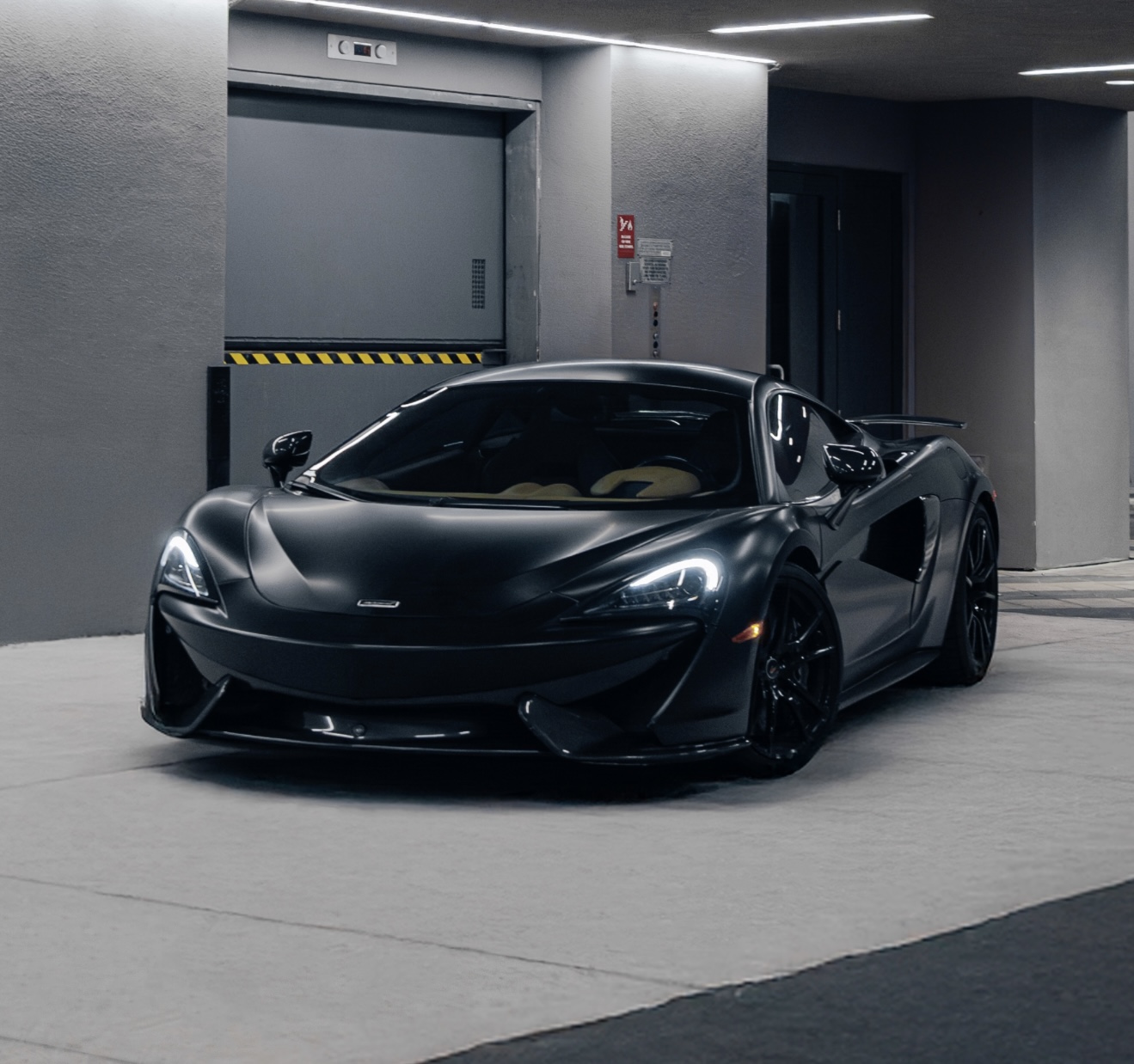 McLaren 570s - Black on Camel