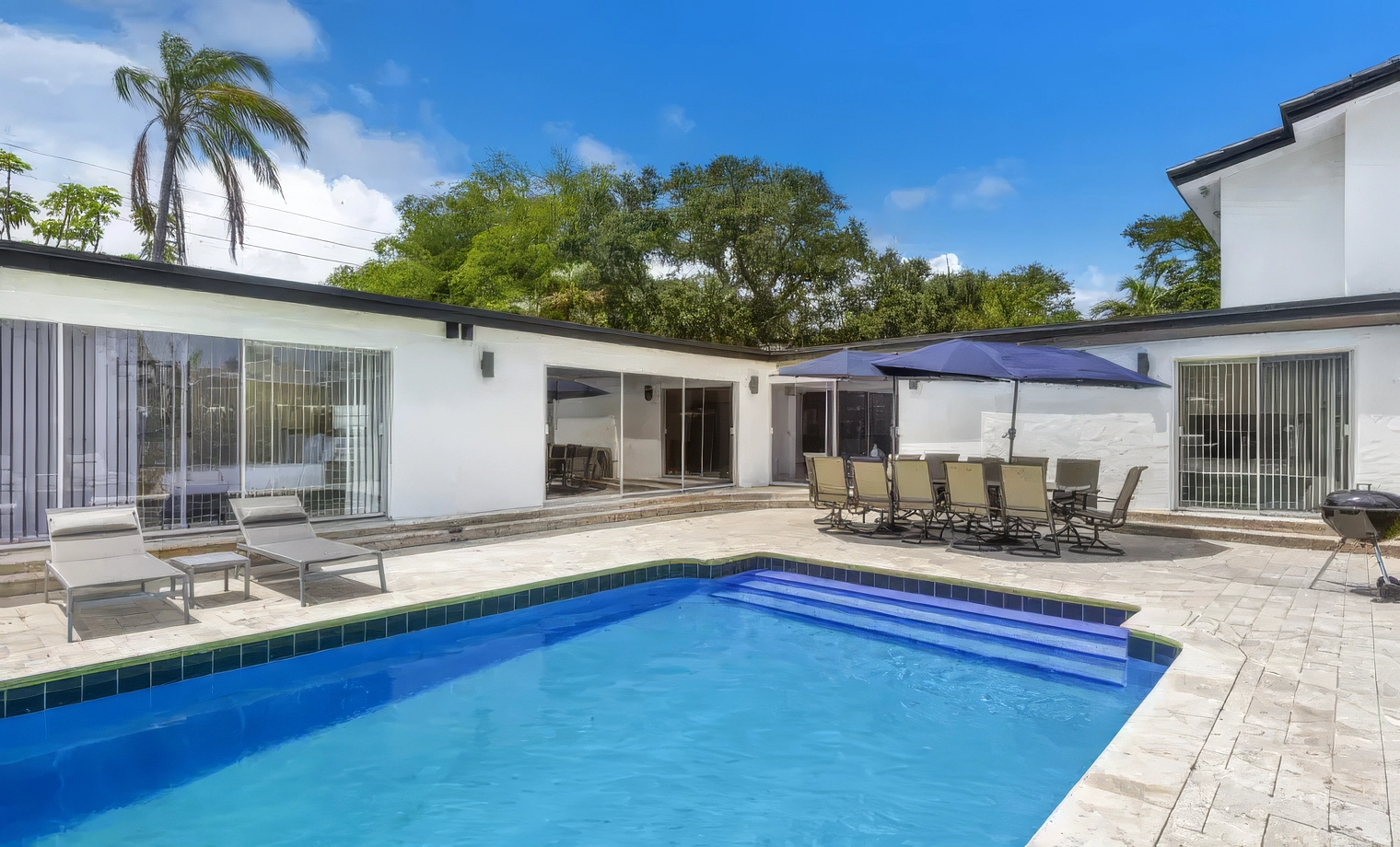 Villa Greyson - $2,600