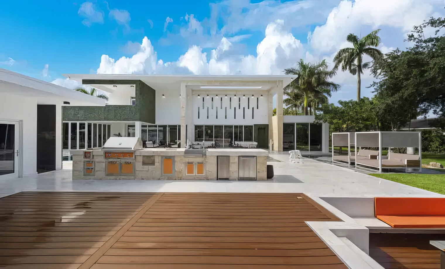 Villa Crest - $2,400