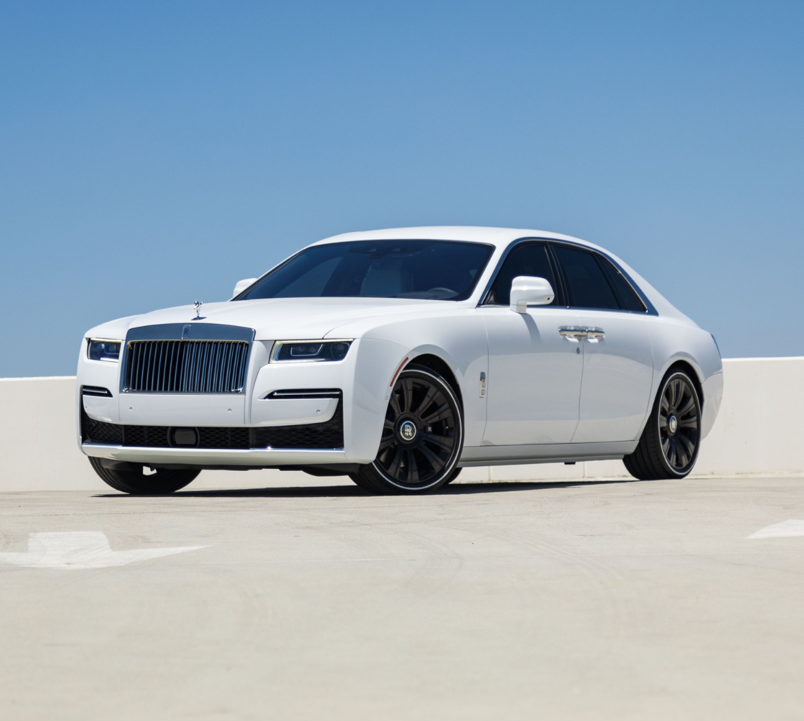 Rolls-Royce Ghost Black Badge - Arctic White on Black