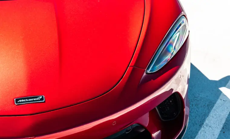 McLaren GT – Red on Burgundy
