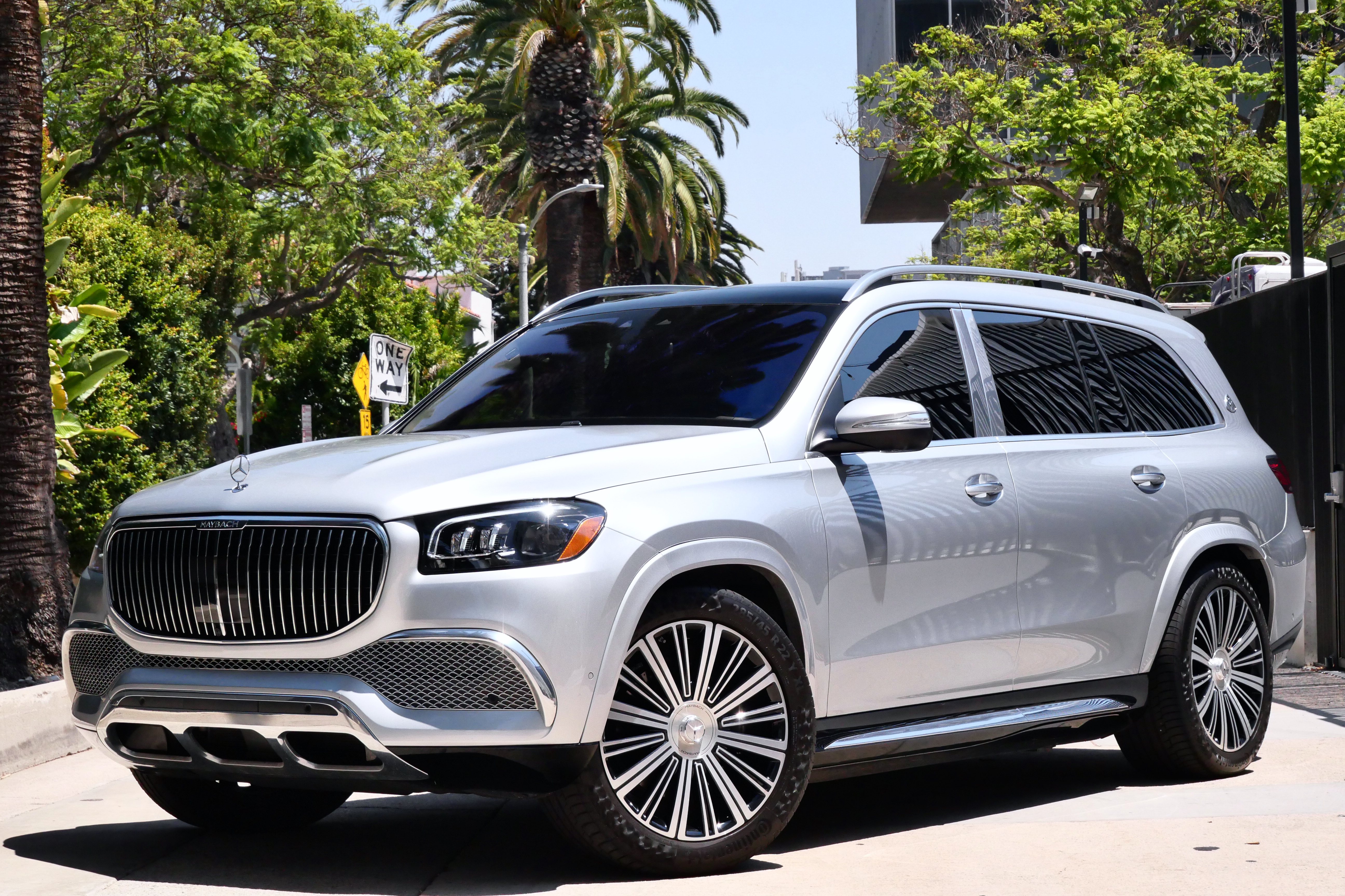 Mercedes-Maybach GLS 600 – Silver on Black