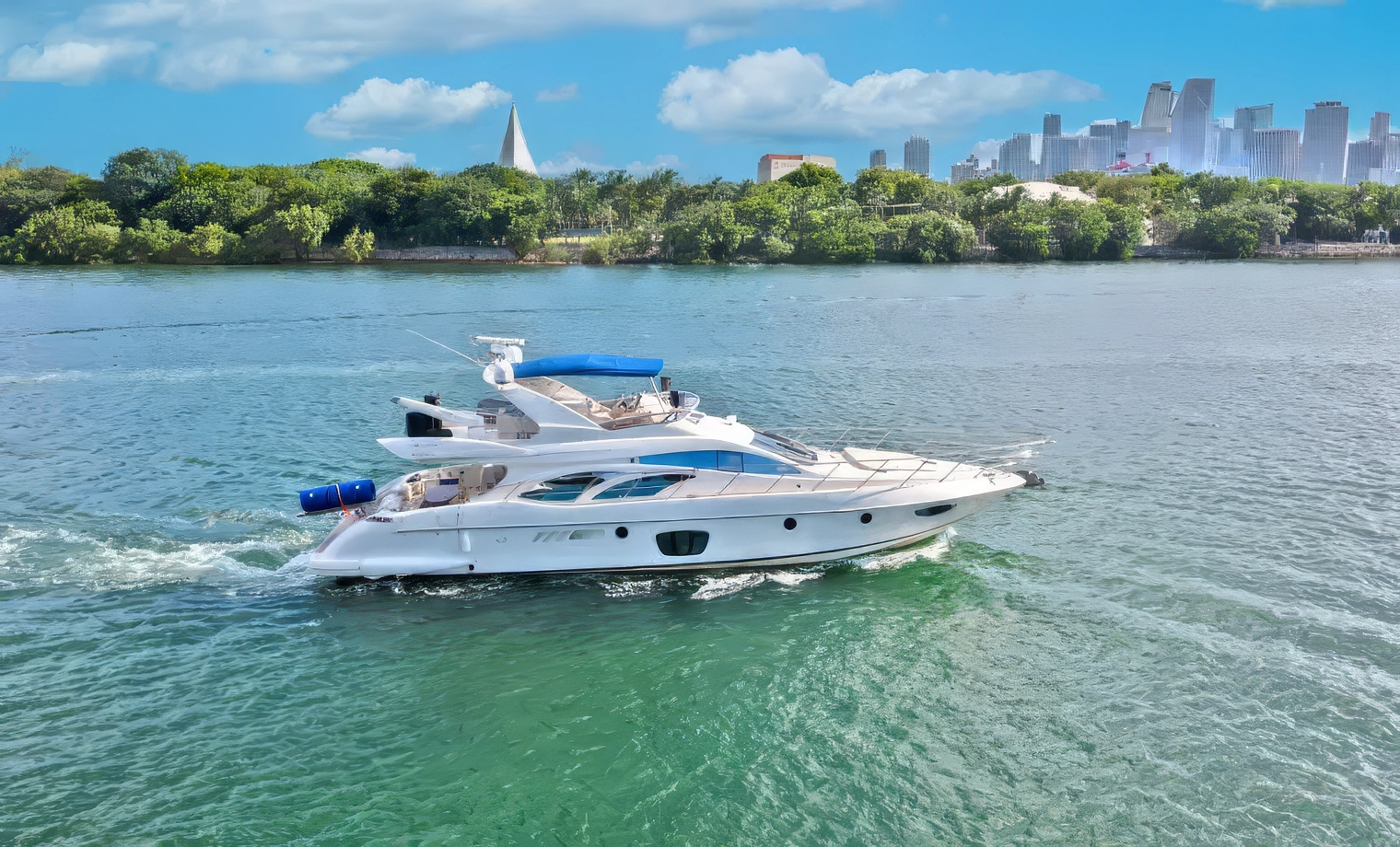 65' Azimut Flybridge "La Dolce Vita" - $4,000
