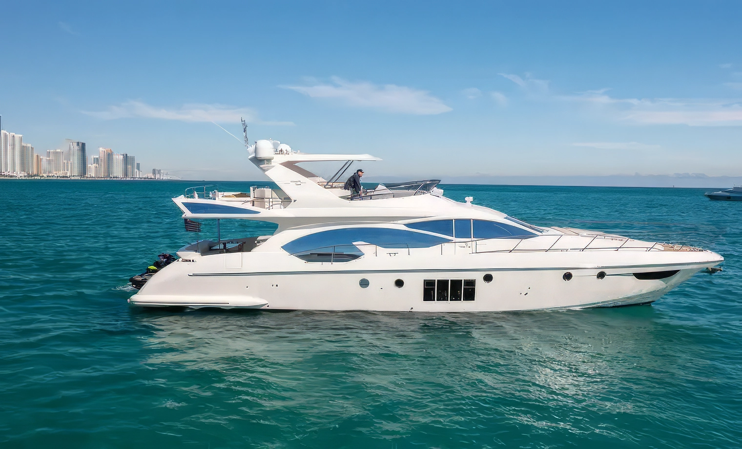 70' Azimut Flybridge Lupo II - $5,900