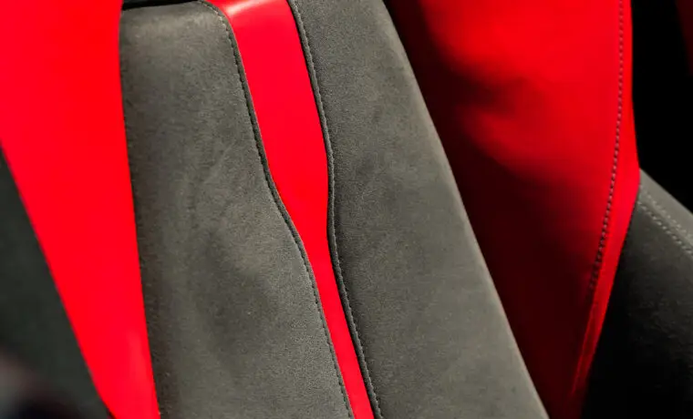 McLaren 570S – Black on Red