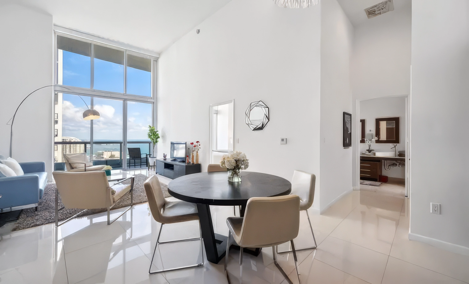 Icon Brickell 1 Bedroom High Ceiling Presidential Deluxe Ocean View - $700