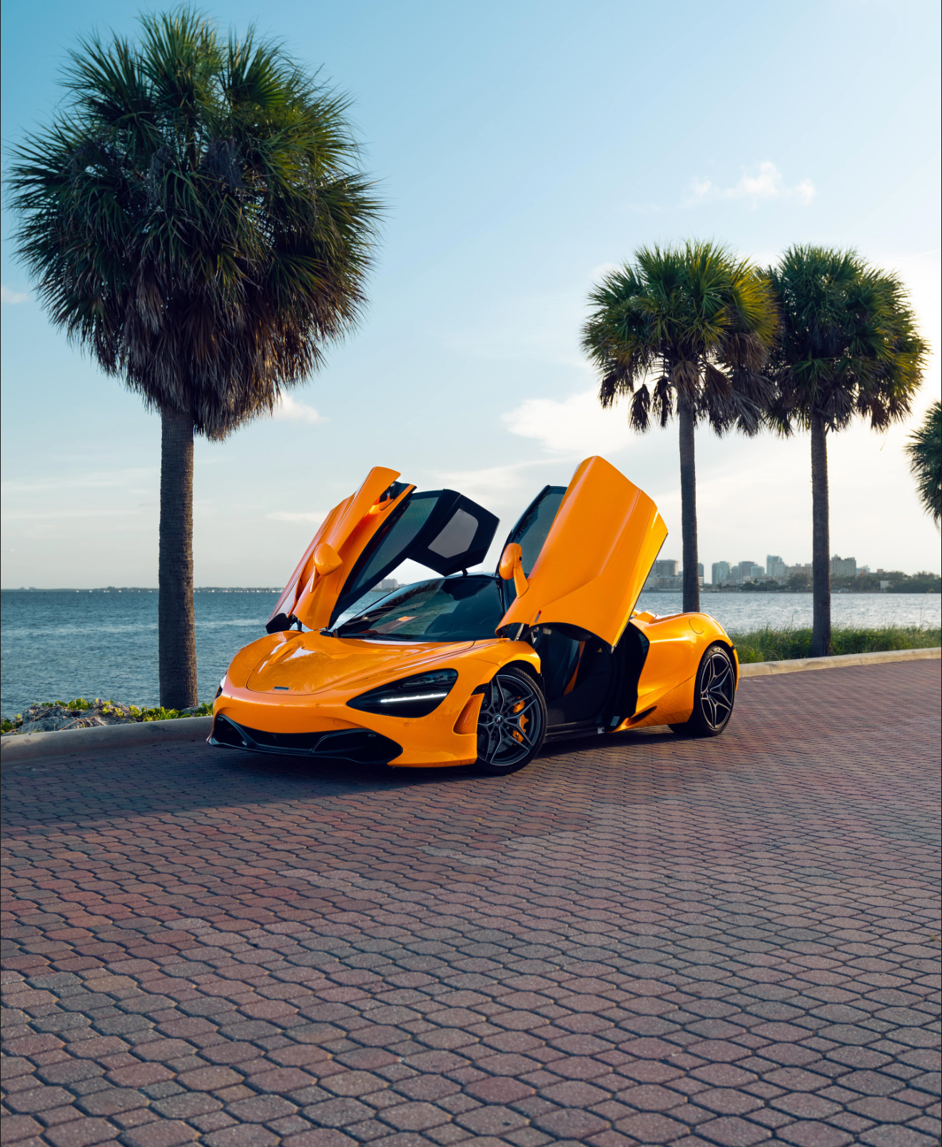 McLaren 720s - Orange on Black 