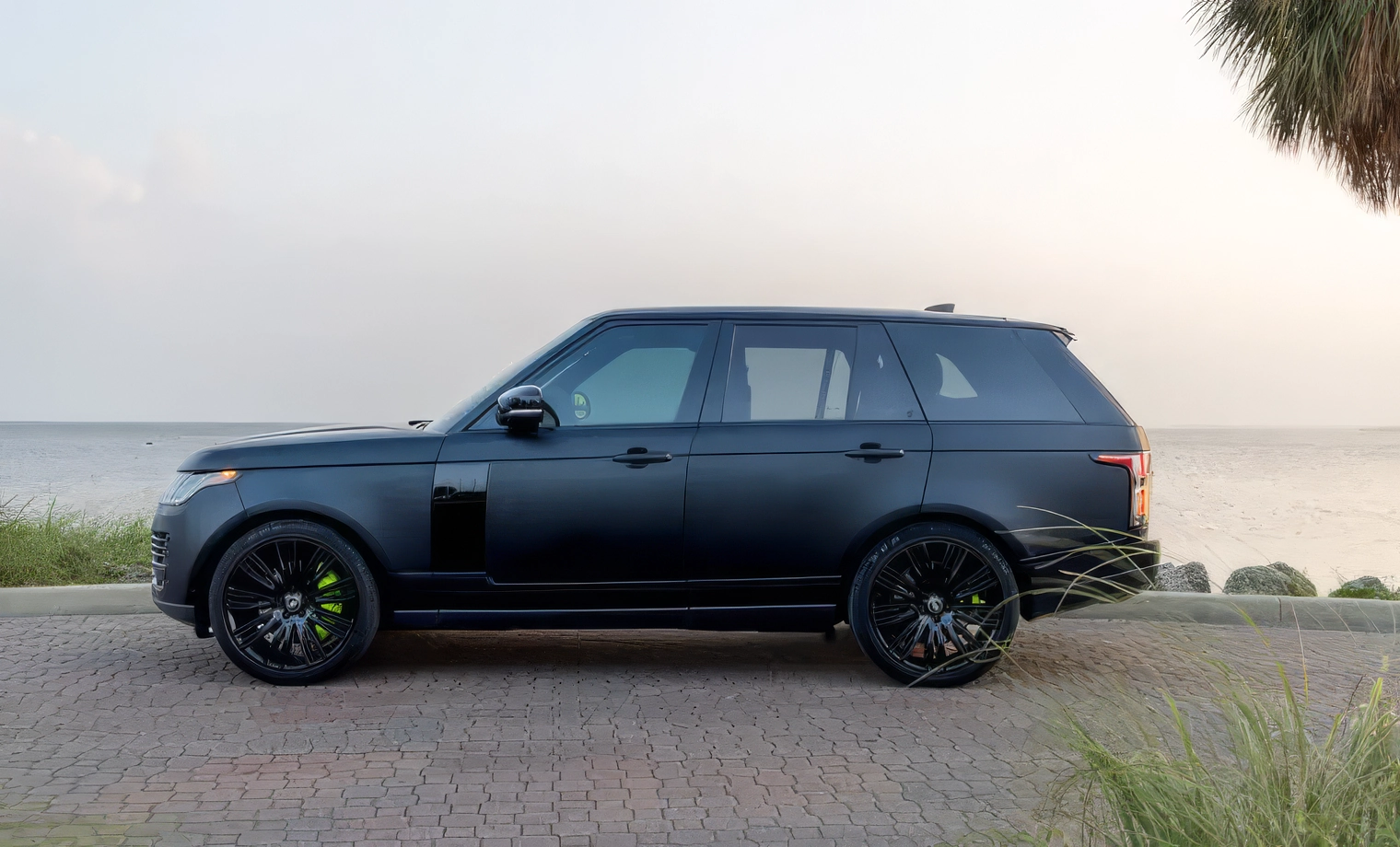 Range Rover Sport – Narvik Black on Ebony