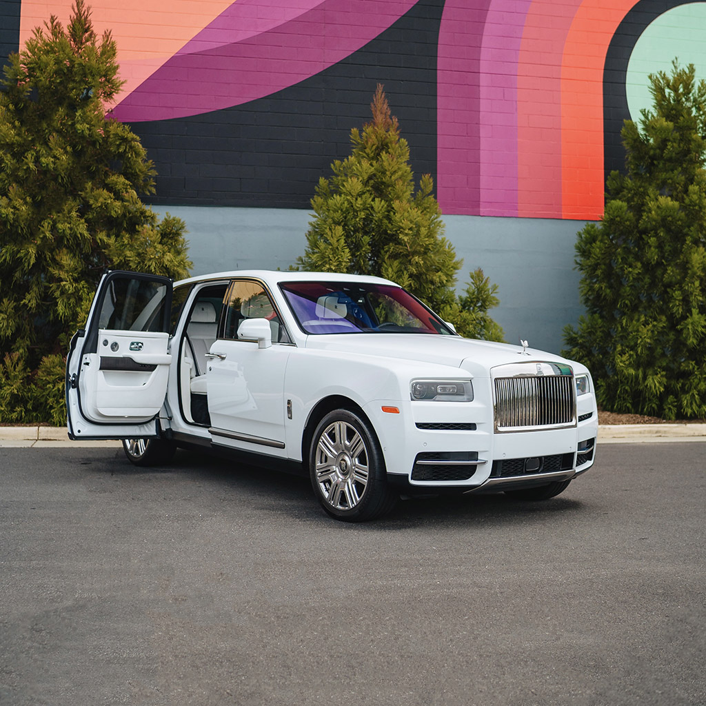 Rolls-Royce Cullinan — Arctic White on Arctic White & Black