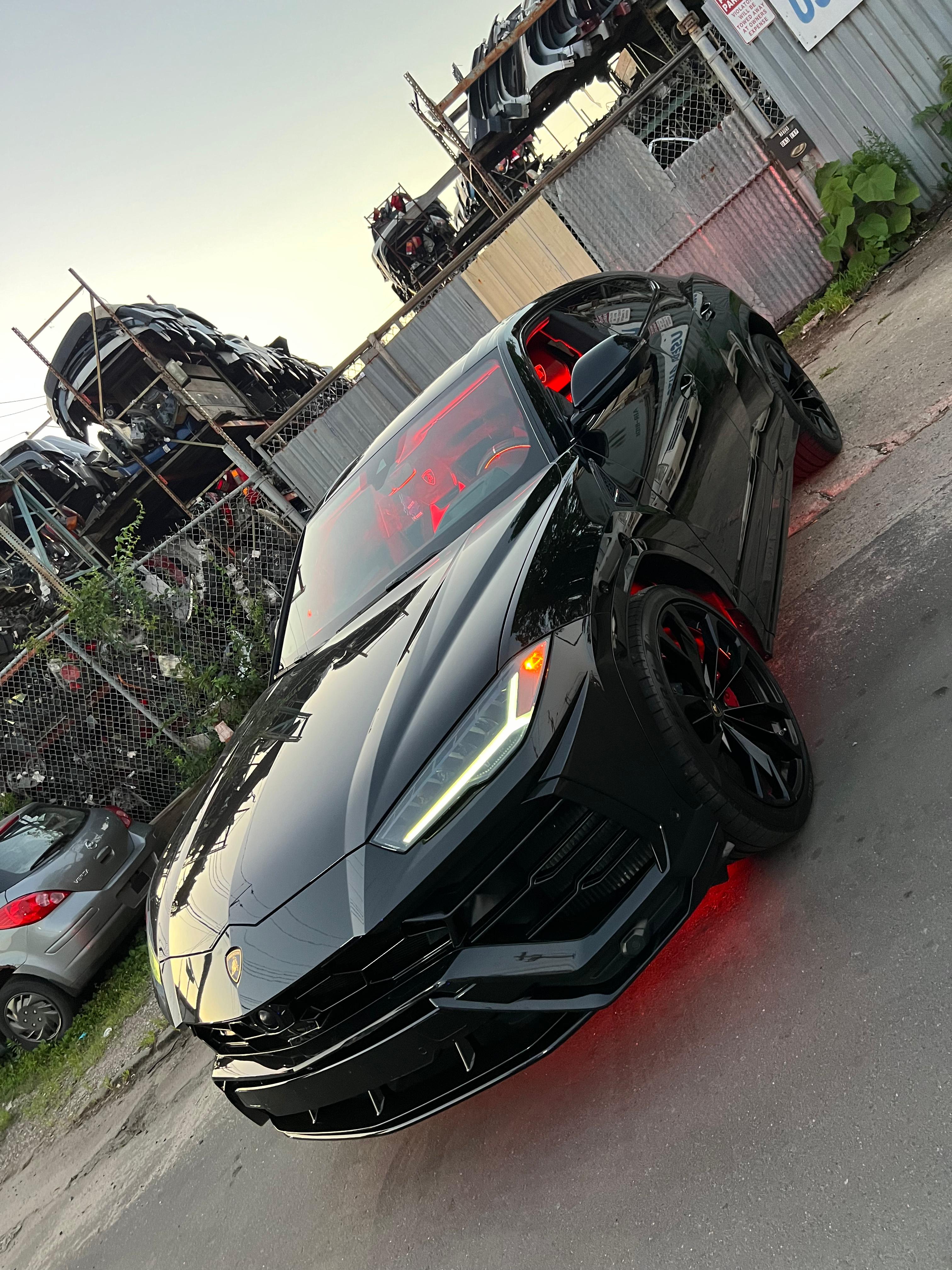 Lamborghini Urus - Black