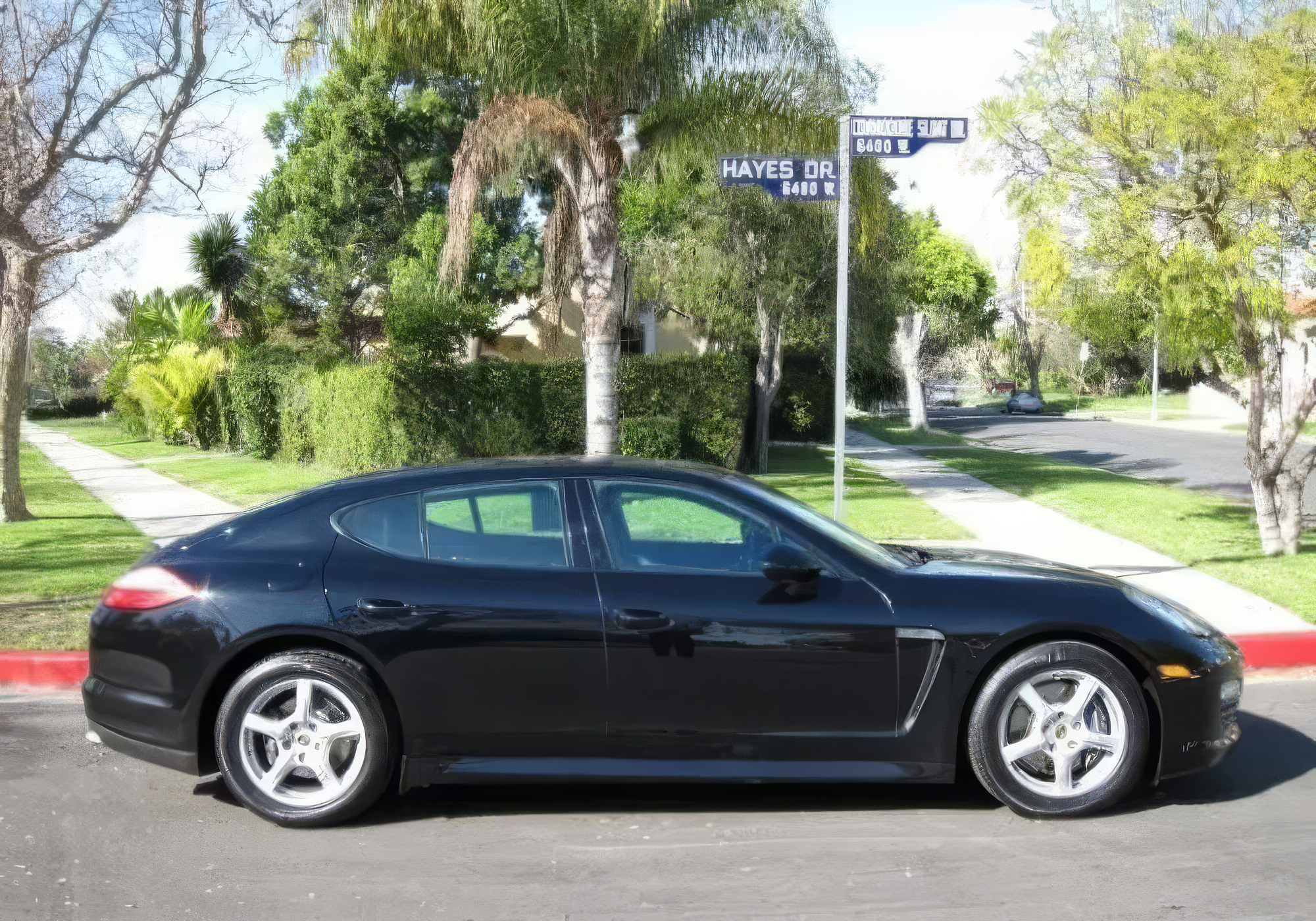 Porsche Panamera 4 - Basalt Black Metallic on Black