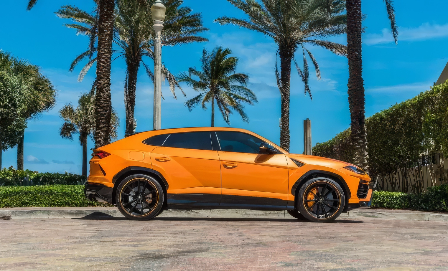 Lamborghini Urus – Arancio Borealis on Arancio Leonis & Nero Ade (Orange on Orange & Black)