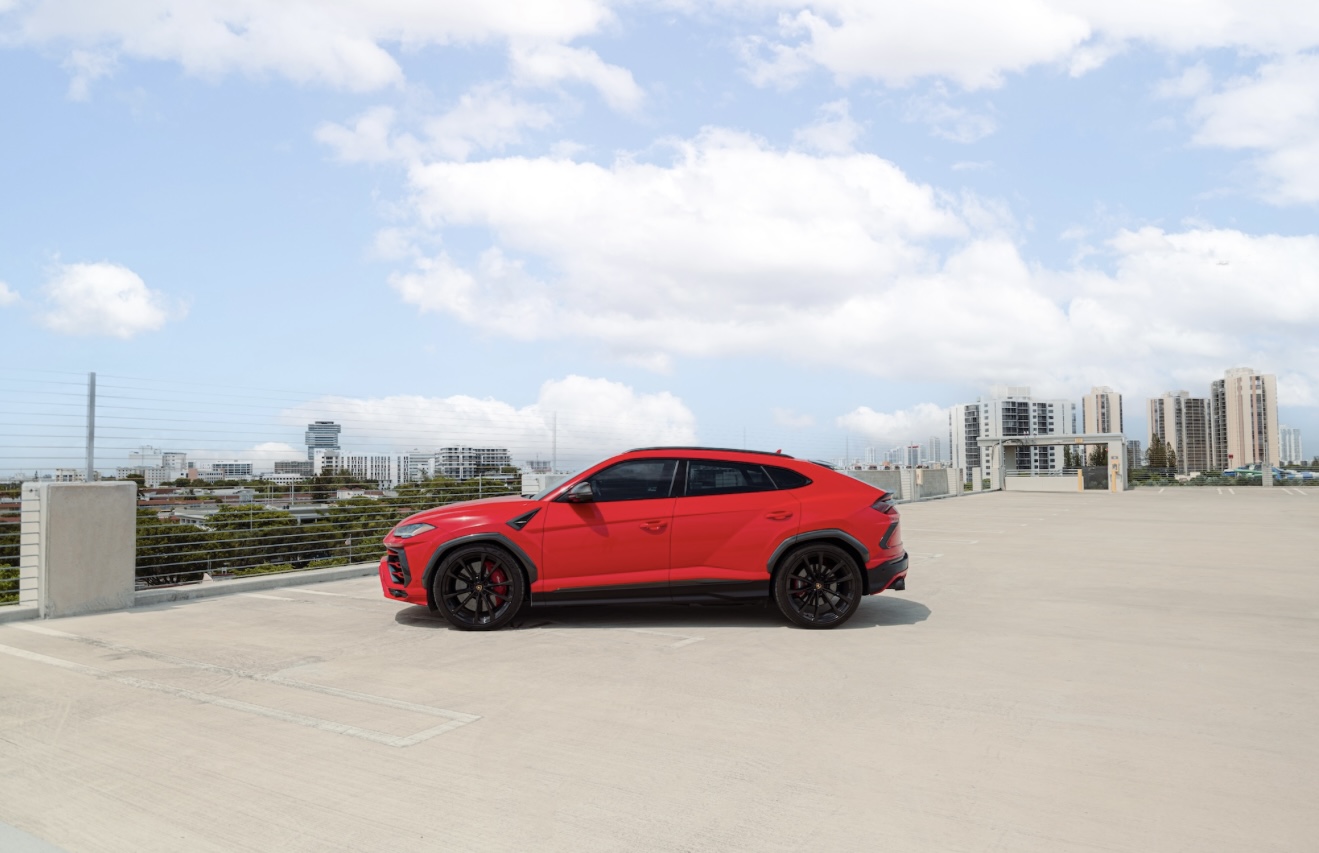 Lamborghini Urus - Red on Black & Red