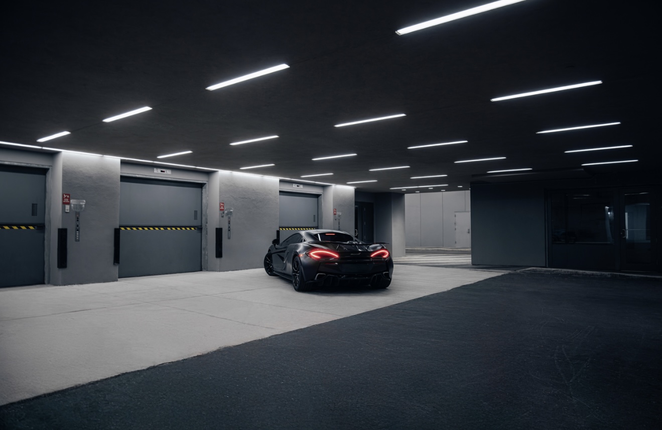 McLaren 570s - Black on Camel