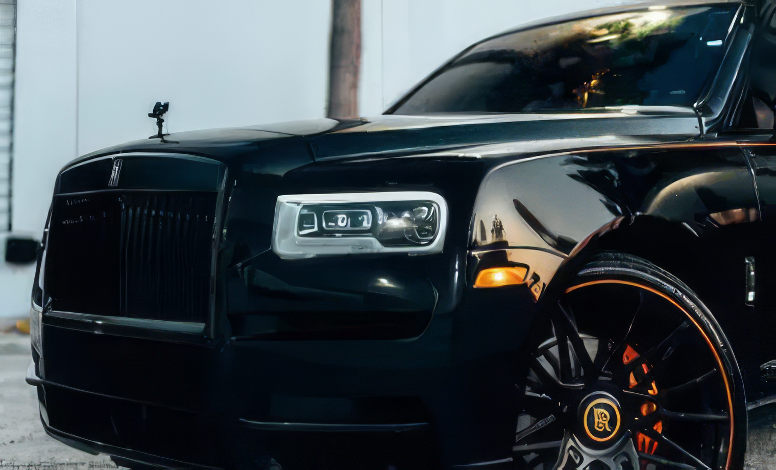 Rolls-Royce Cullinan — Diamond Black on Mandarin & Black