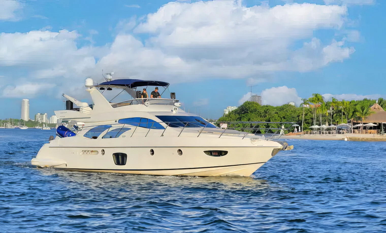 65' Azimut Flybridge "La Dolce Vita" - $4,000