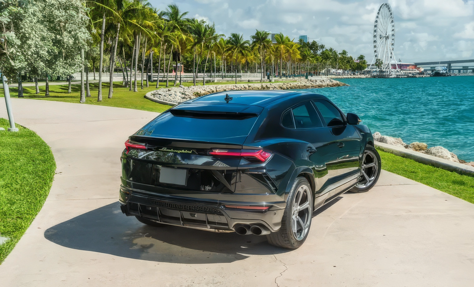 Lamborghini Urus – Nero Noctis on Nero Ade & Rosso Alala (Gloss Black on Black & Red)