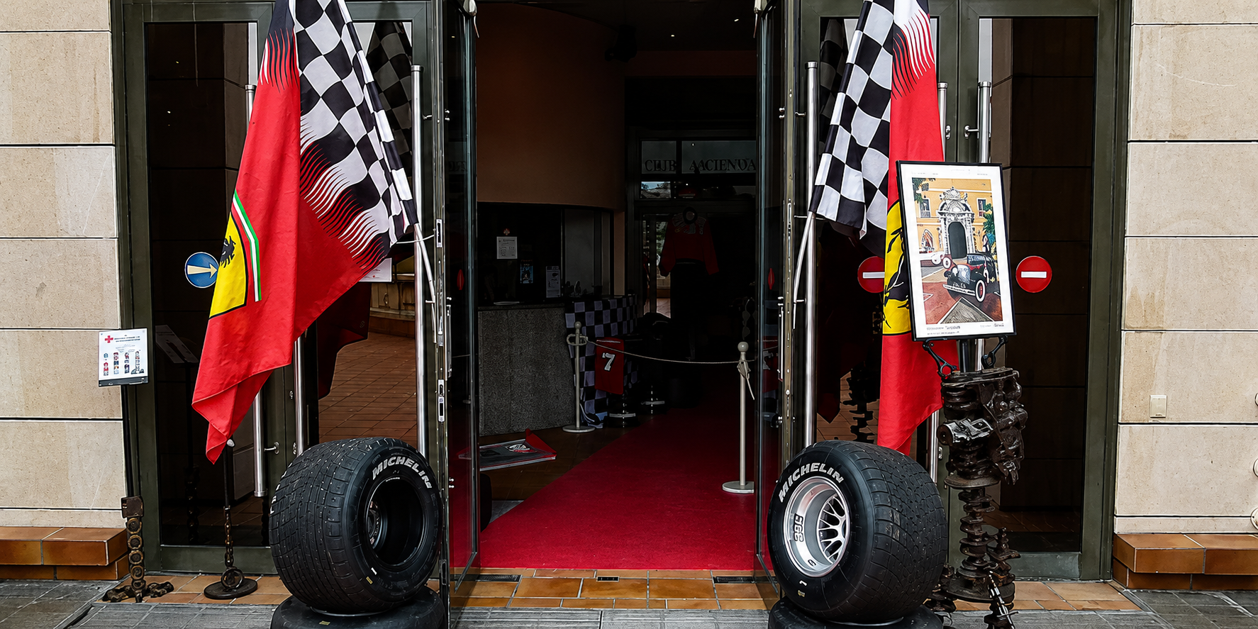 F1 Simulator & Motorsport Atmosphere