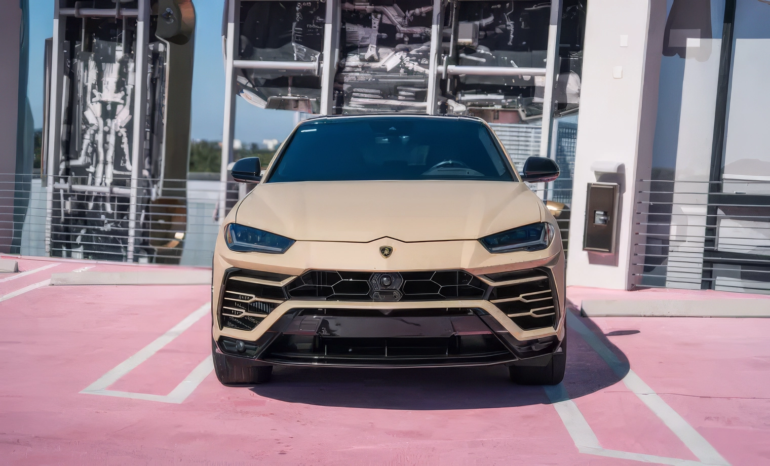 Lamborghini Urus – Sabbia on Nero (Satin Sand Beige on Black)