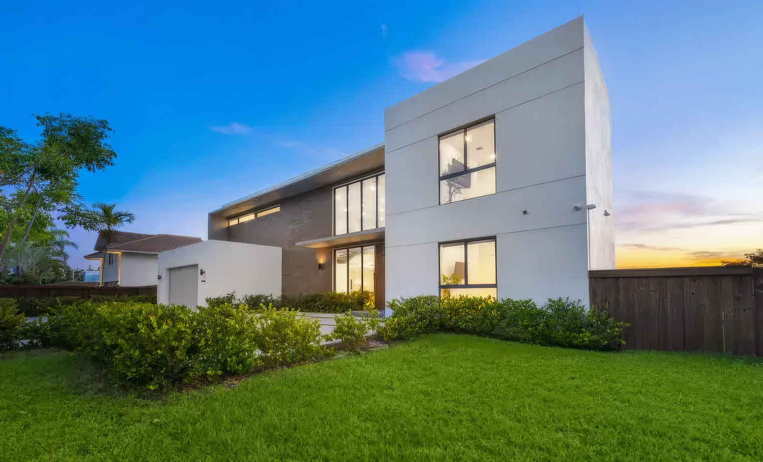 Villa Laguna - $1,800