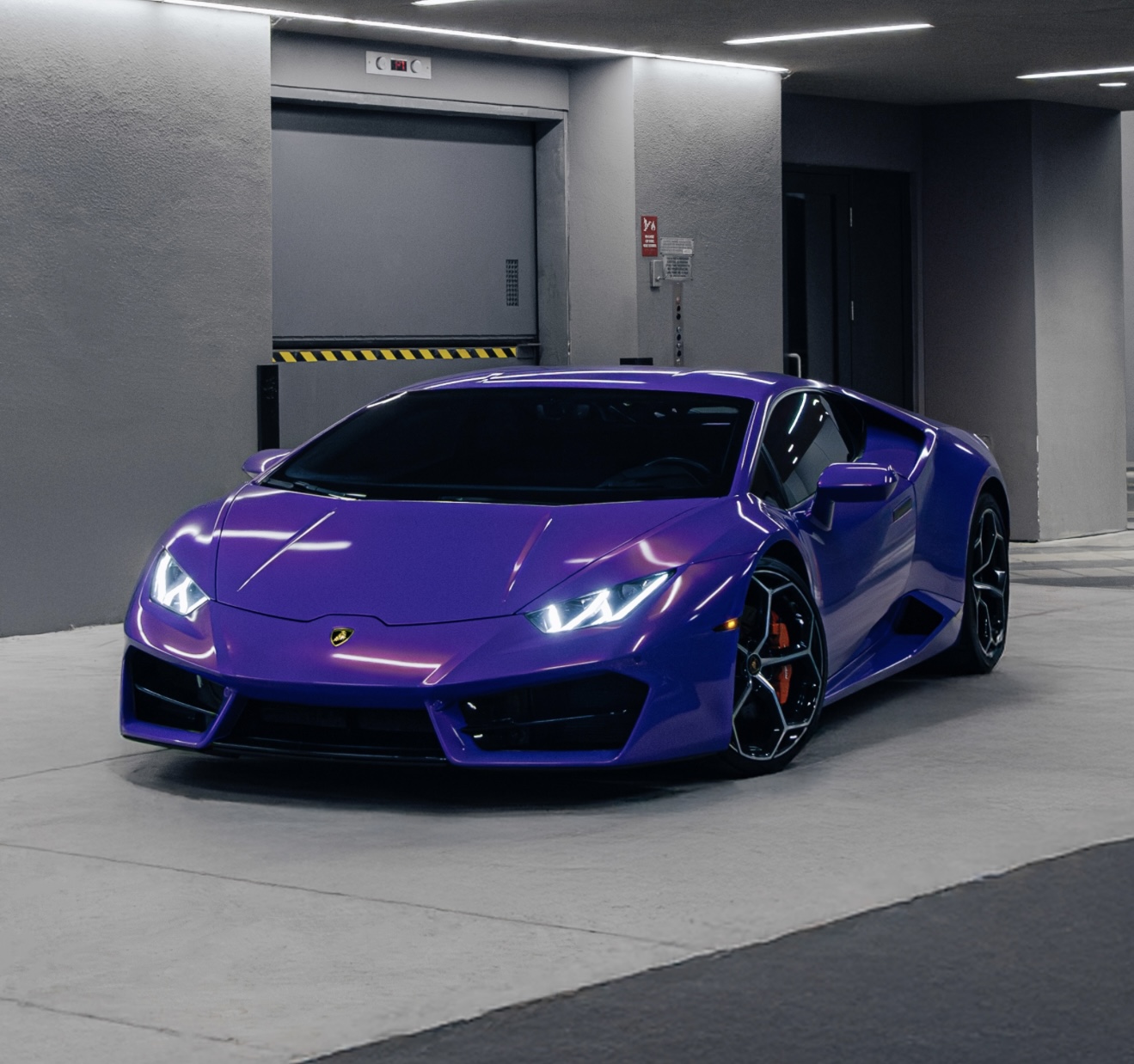 Lamborghini Huracan Coupe - Purple on Black 