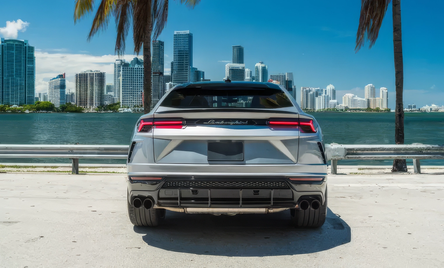 Lamborghini Urus – Grigio Nimbus on Nero (Bright Metallic Silver on Black)