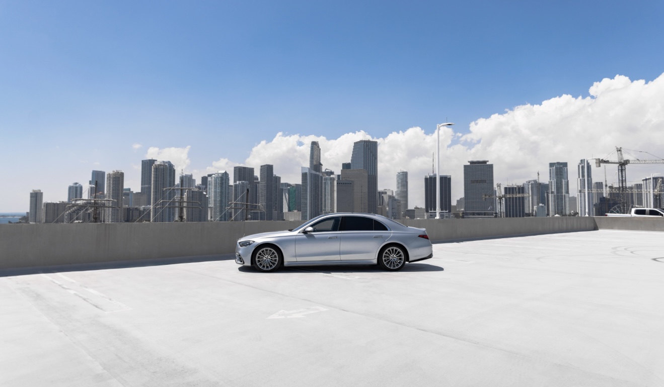 Mercedes Benz S580 - Gray on Black