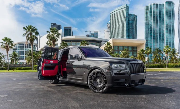 Rolls-Royce Cullinan — Black on Red
