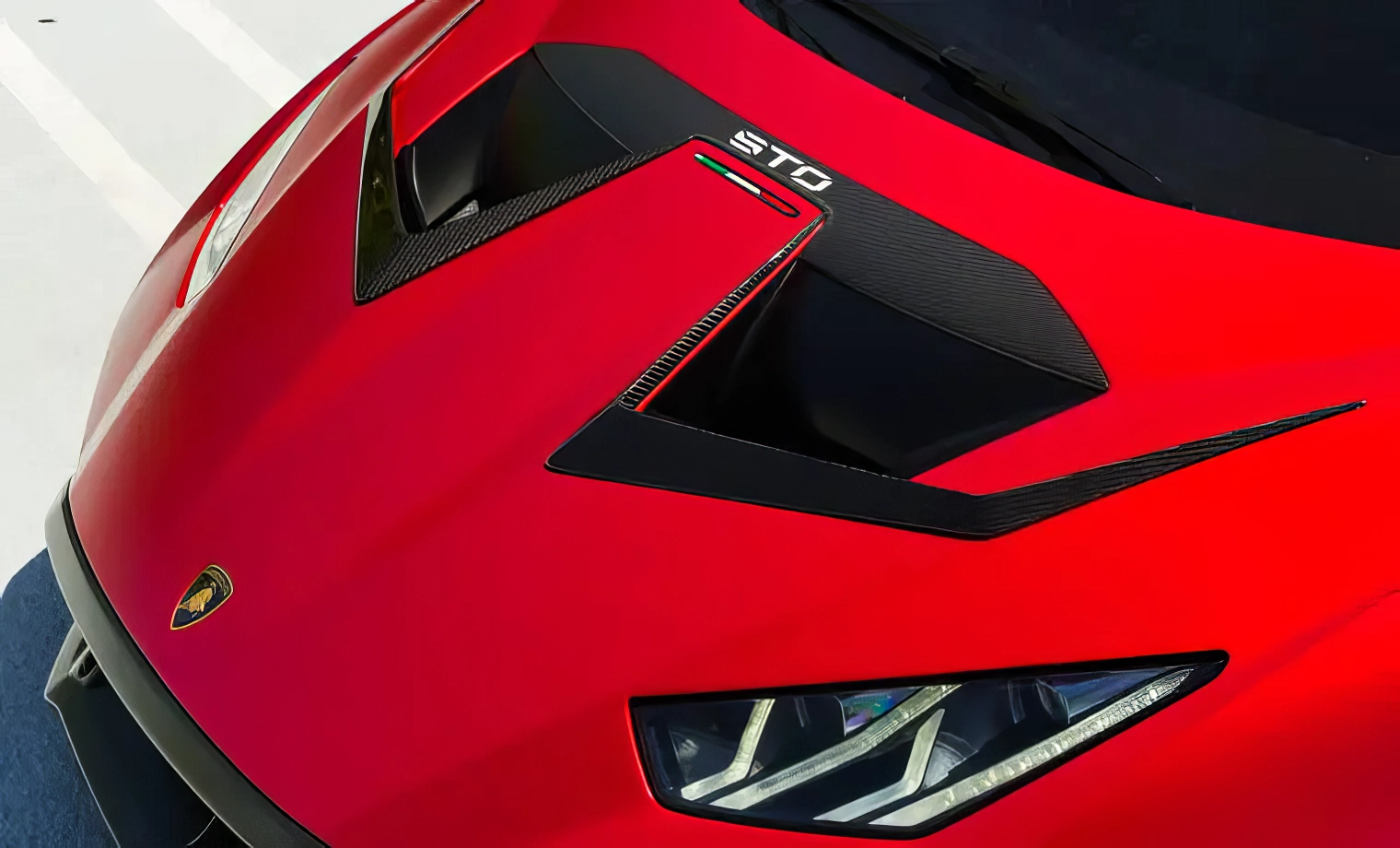 Lamborghini Huracán STO — Rosso Mars on Nero (Matte Red on Black)
