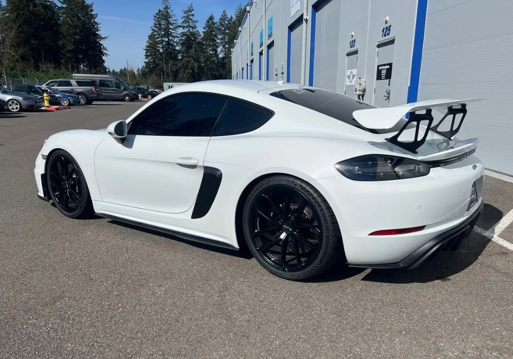 Porsche 718 Cayman GT4 - White