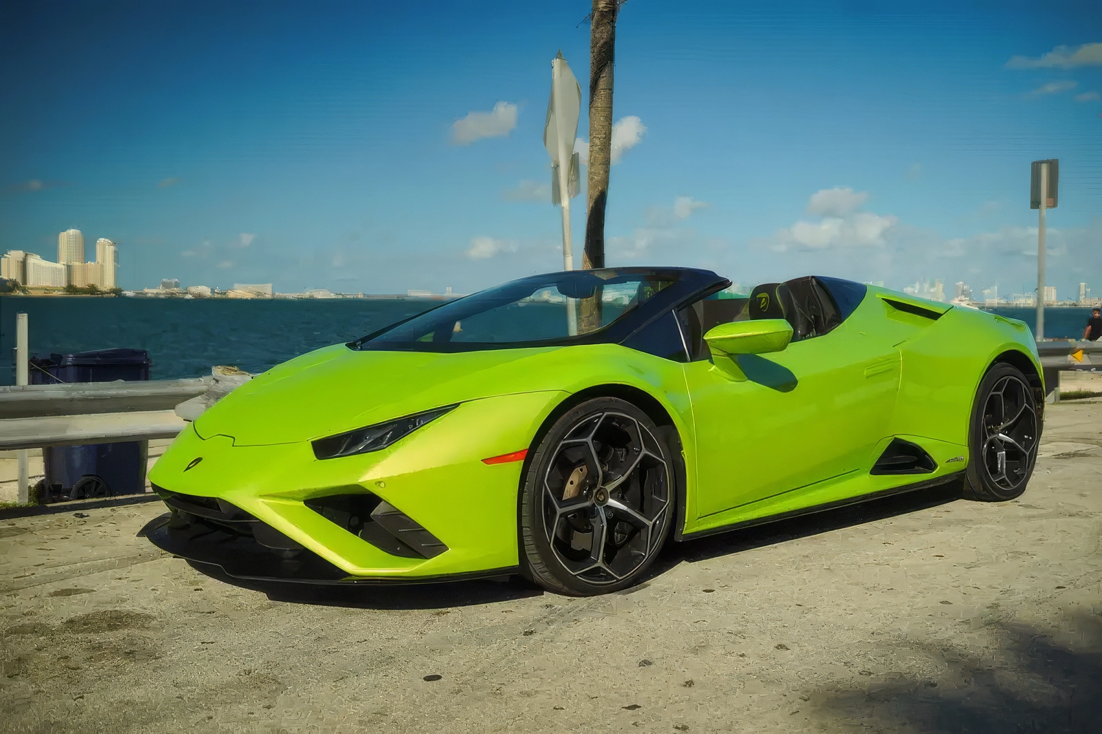 Lamborghini Huracan EVO Spyder – Verde Mantis on Nero (Lamborghini Neon Lime on Black)