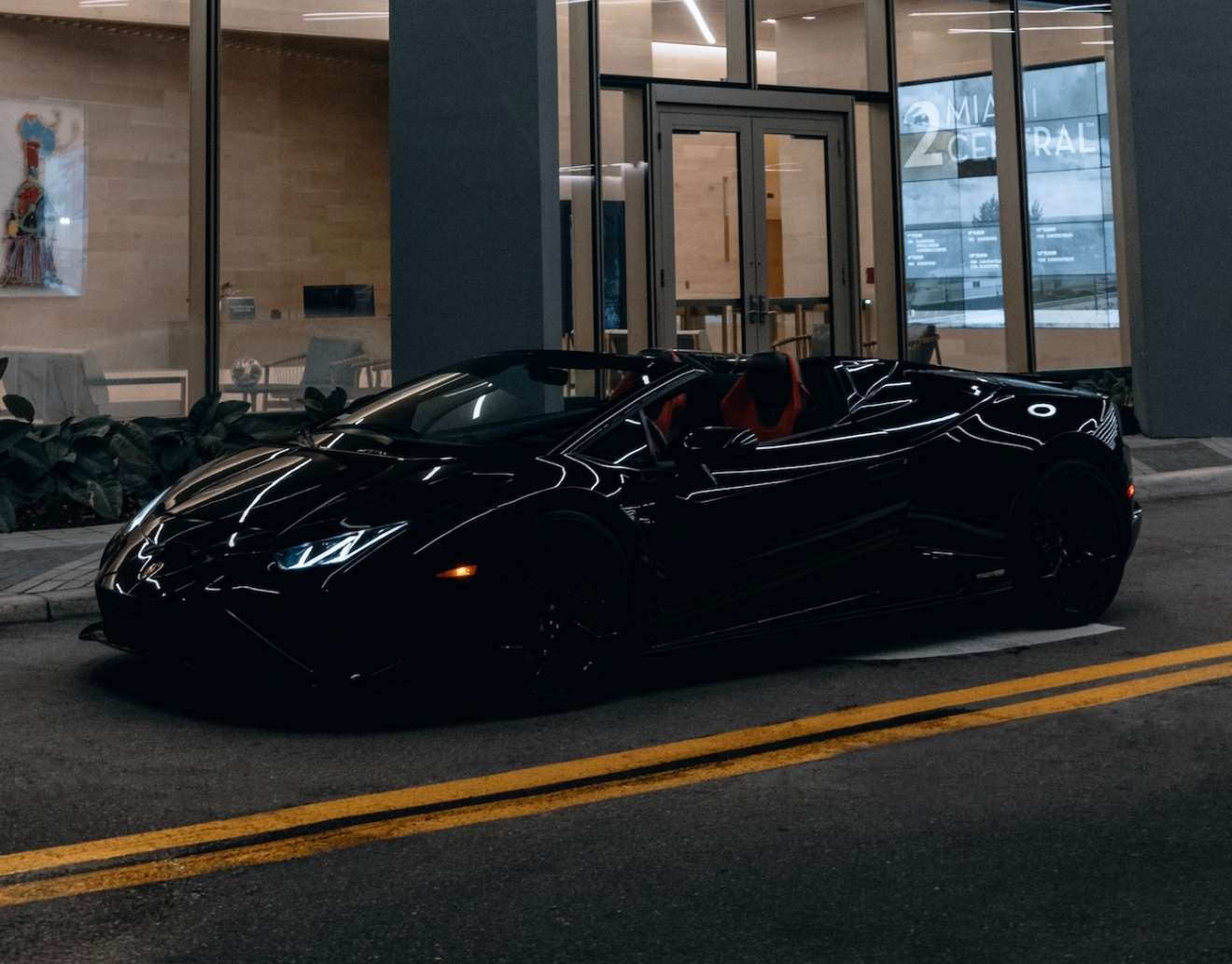 Lamborghini Huracan Evo Spyder - Black on Black & Red