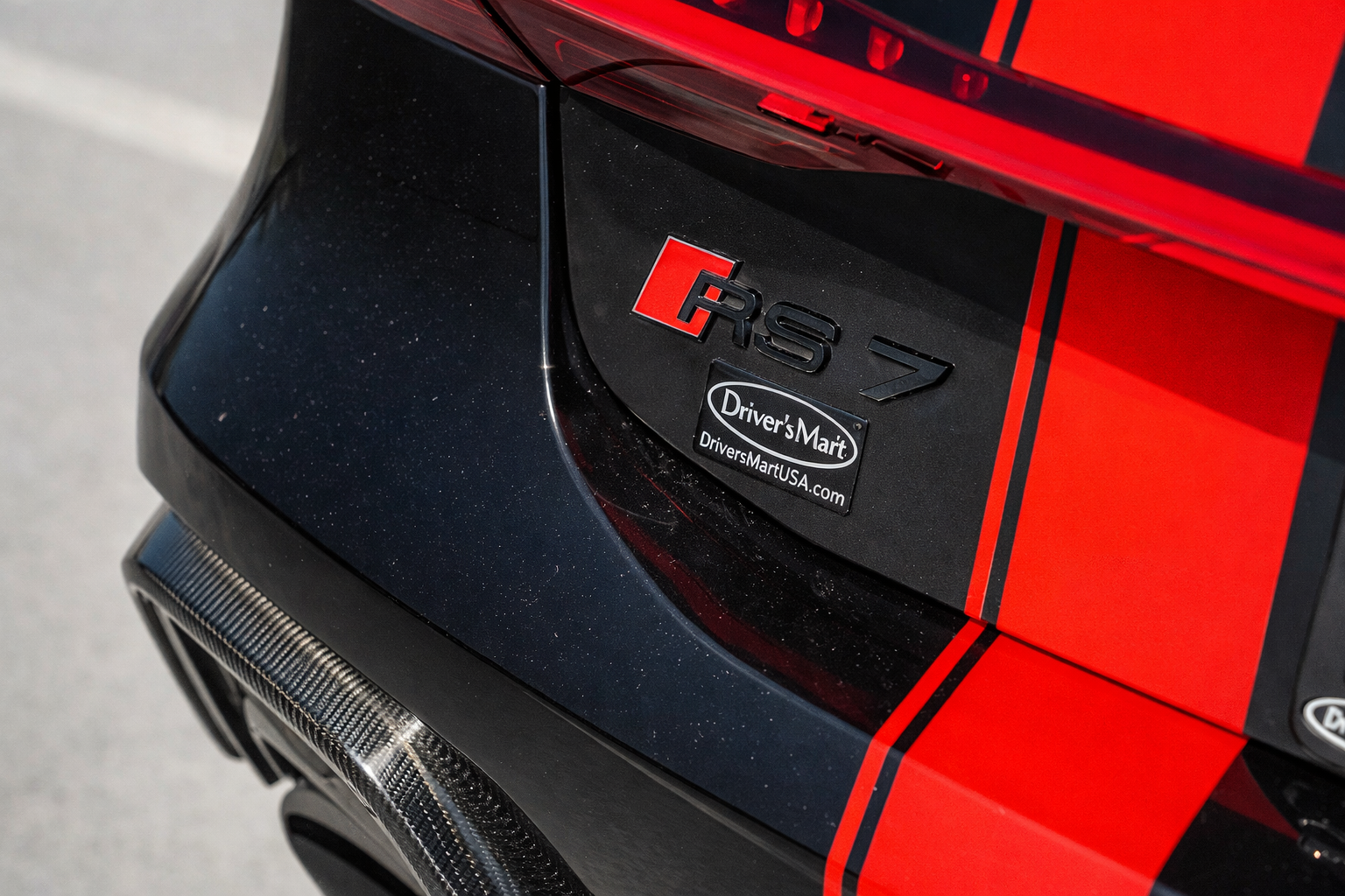 Audi RS7 – Mythos Black Metallic on Beige