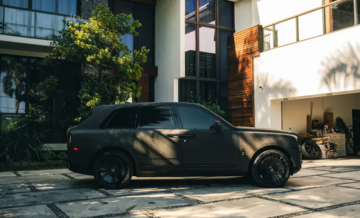 Rolls-Royce Cullinan — Satin Dark Tungsten on Mugello Red & Black