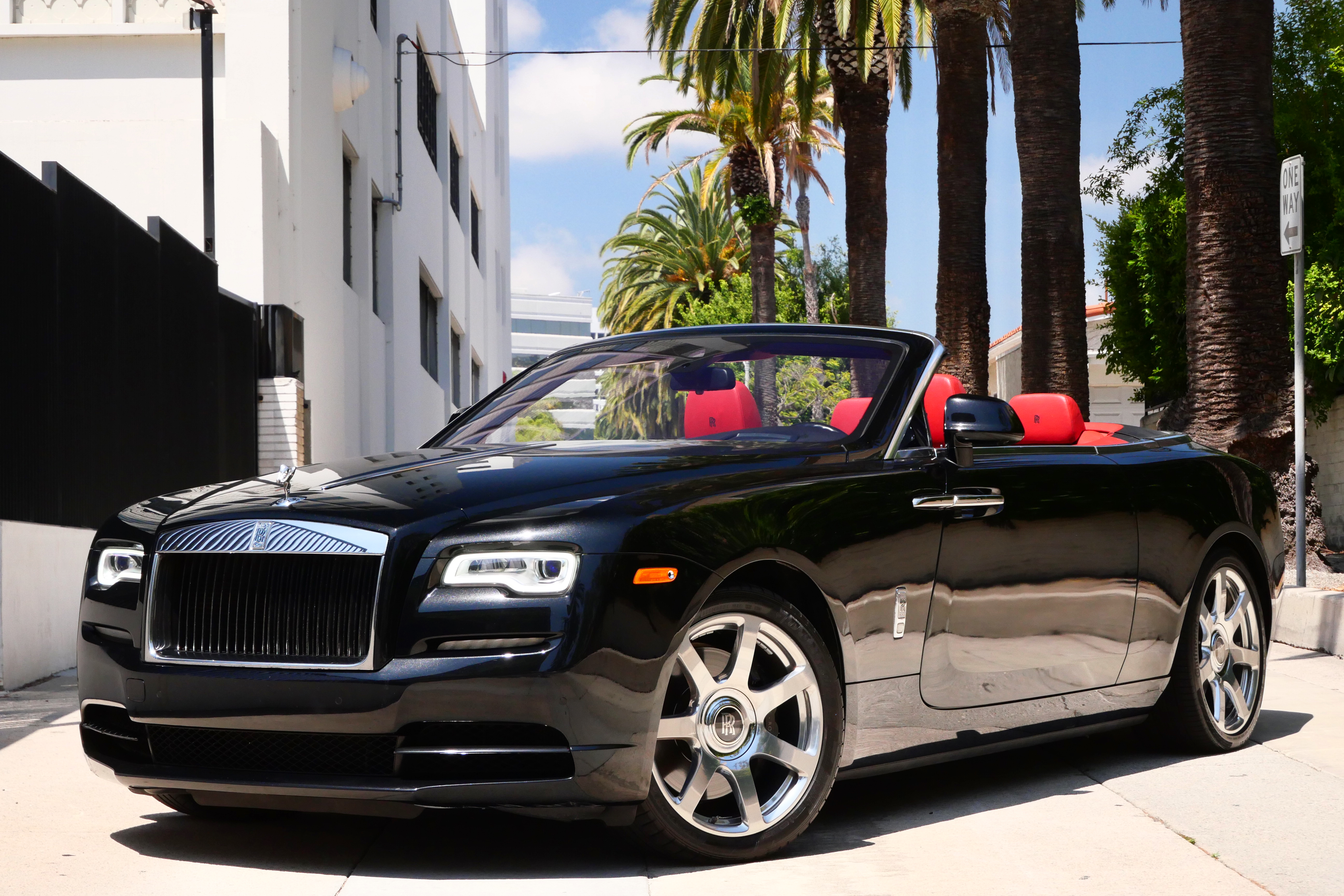 Rolls-Royce Dawn – Black on Red