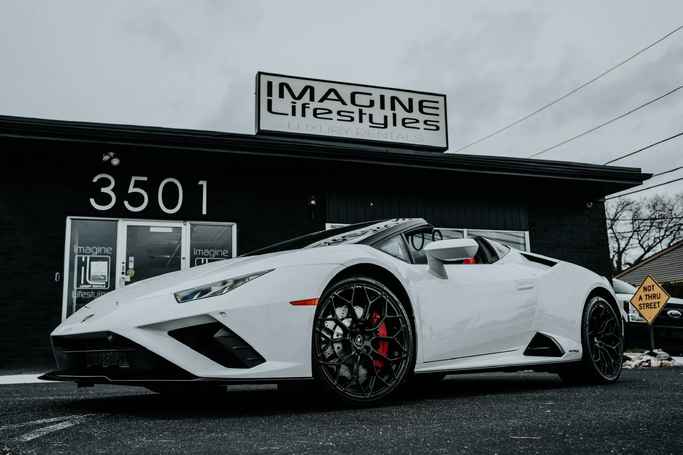 Lamborghini Huracan EVO Spyder - Bianco Monocerus on Nero & Rosso (Solid White on Black & Red)