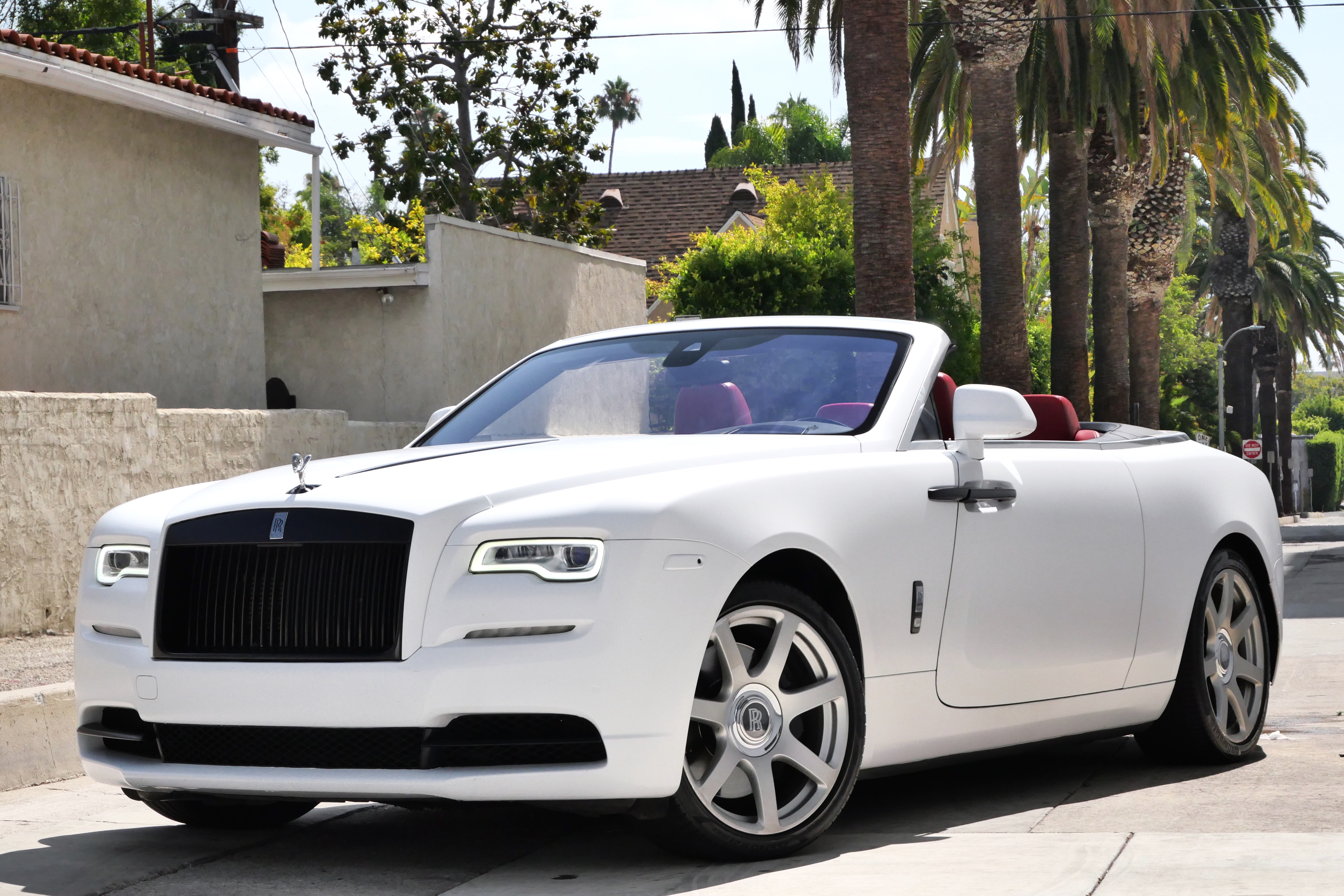 Rolls-Royce Dawn – White on Black & Red