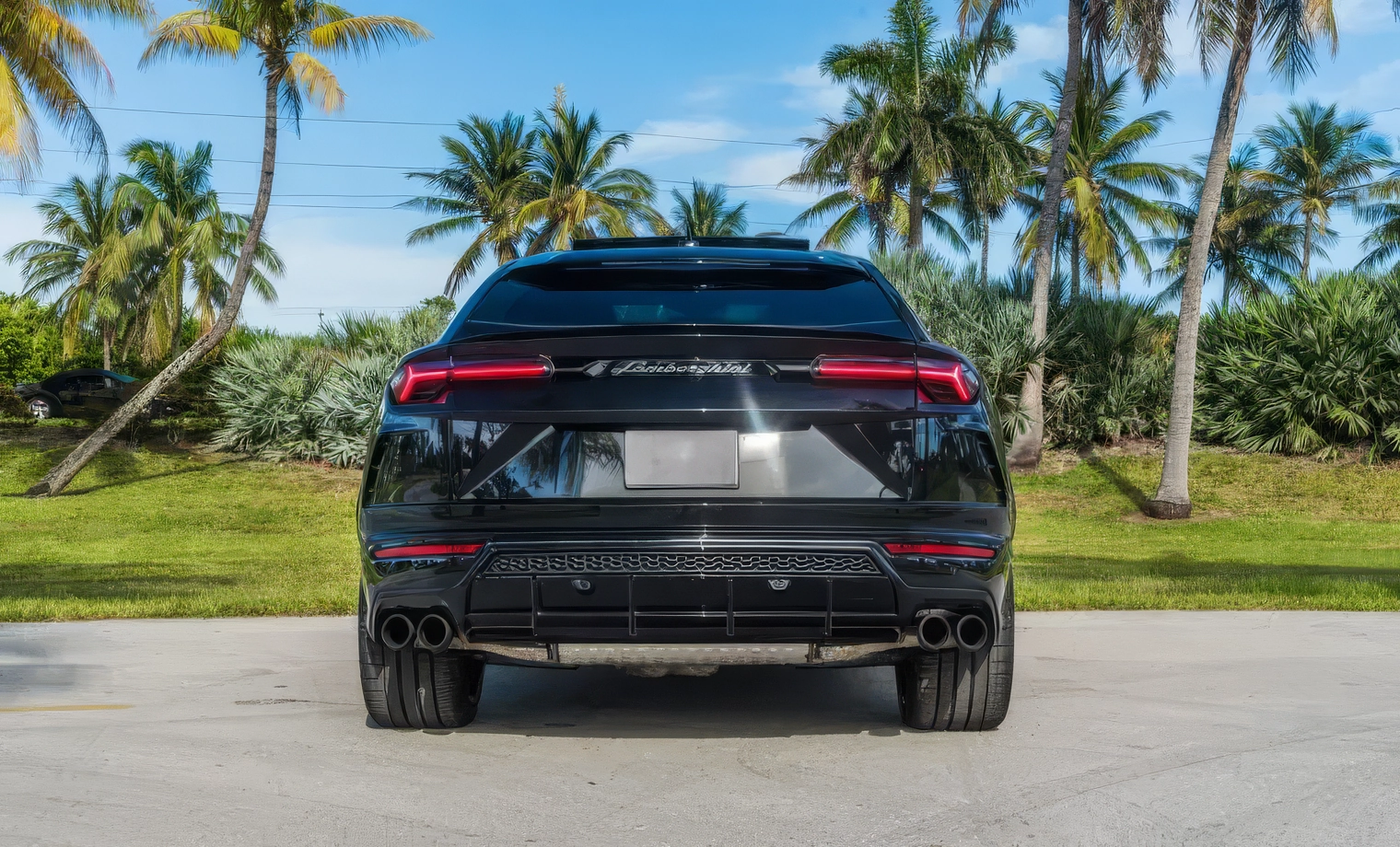 Lamborghini Urus – Nero Helene on Nero Ade & Arancio Leonis (Gloss Black on Black & Orange)