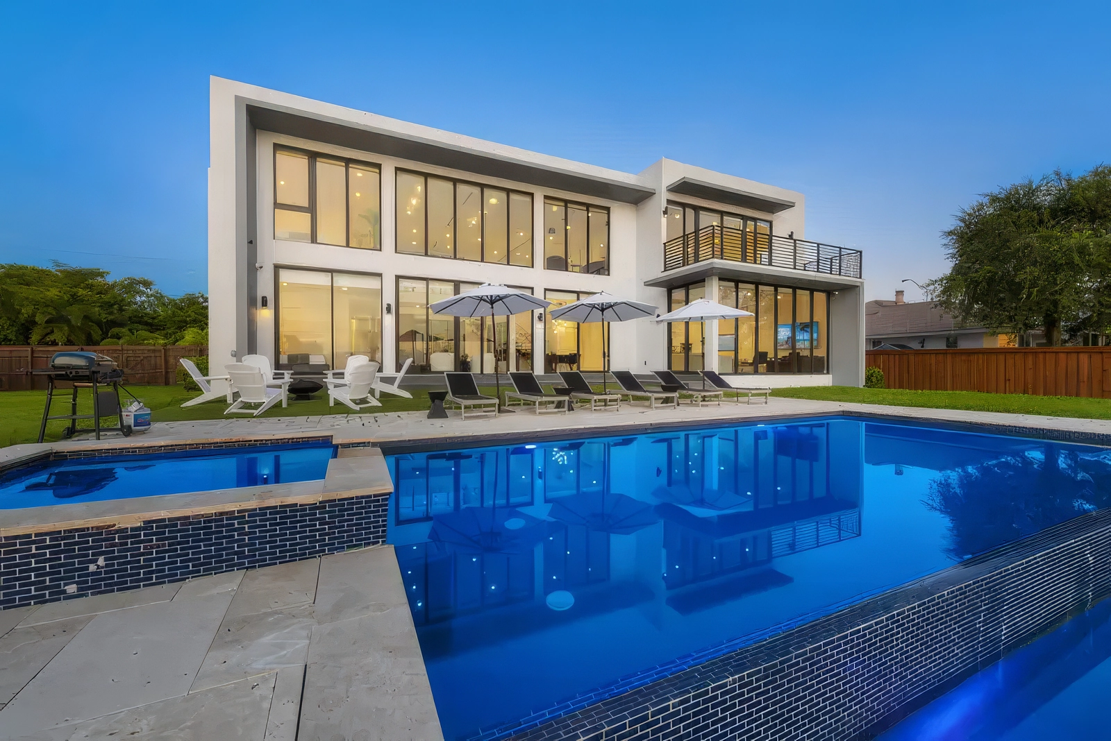 Villa Laguna - $1,800