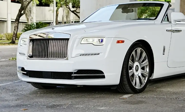 Rolls-Royce Dawn – White on Wood Grain