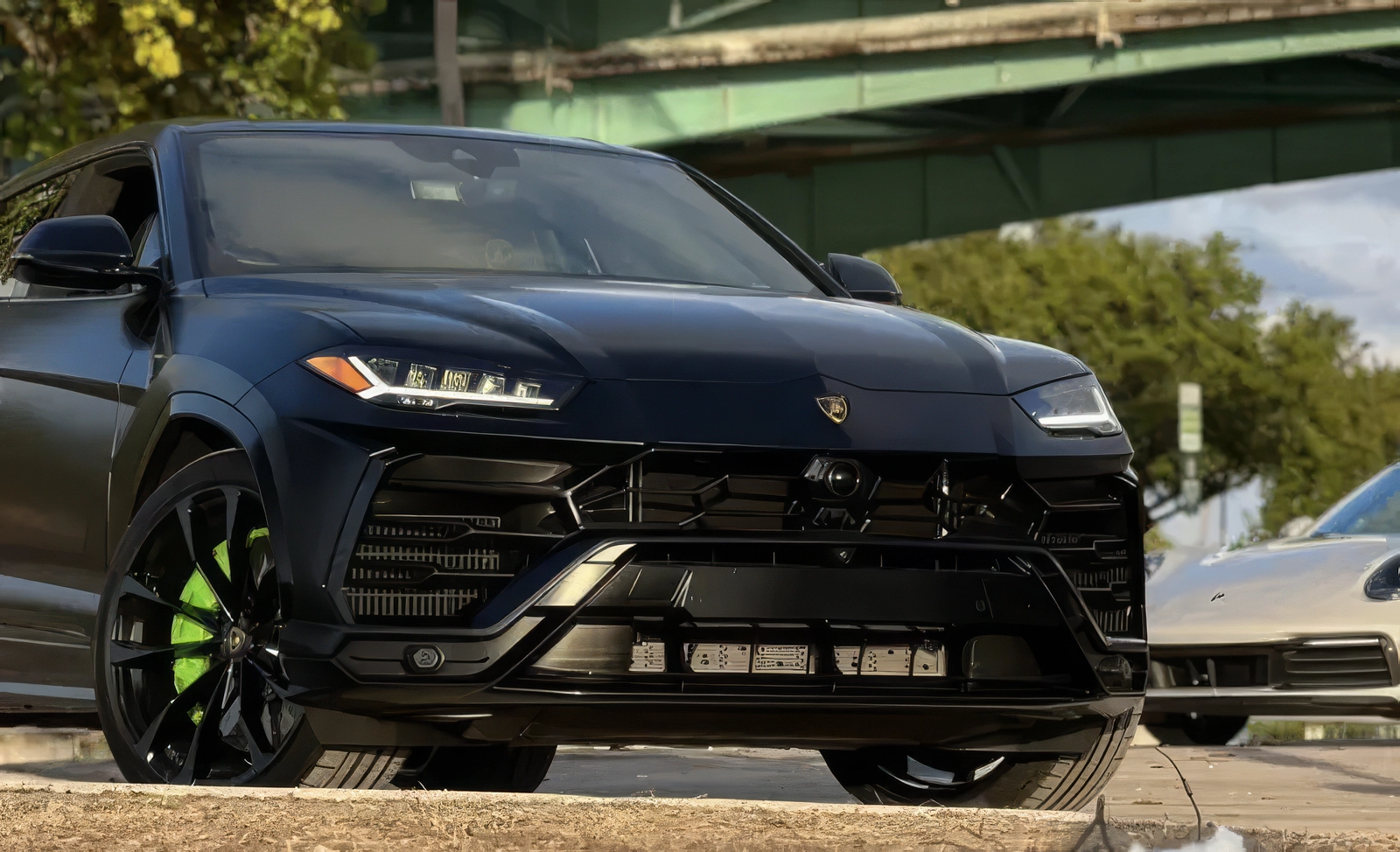 Lamborghini Urus - Nero Nemesis on Verde Scandal (Matte Black on Lime Green)