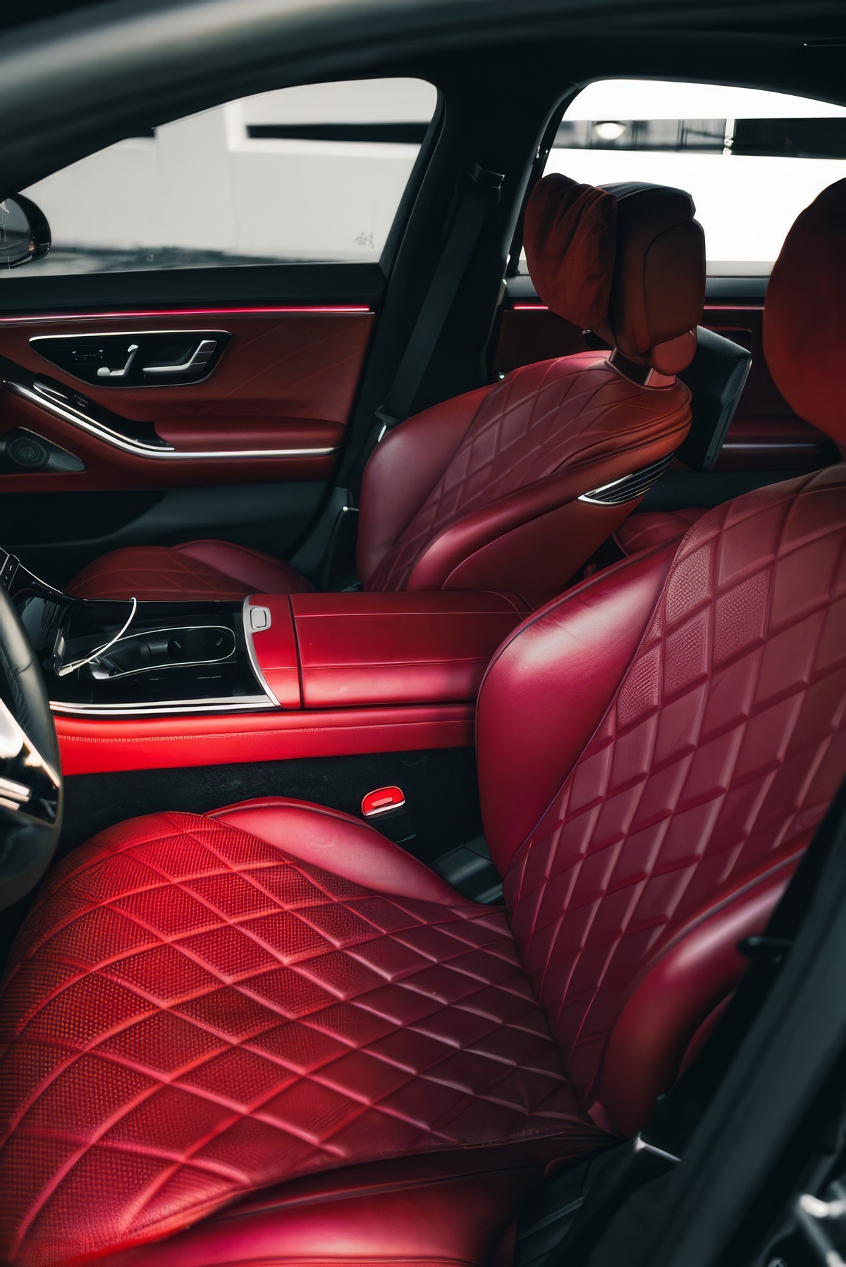 Mercedes-Benz S580 – Obsidian Black Metallic on Rubellite Red